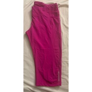 🆕 Athleta Workout Capri Pants!